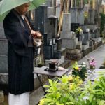 雨の東中野の空の下、静かに法要が行われました。